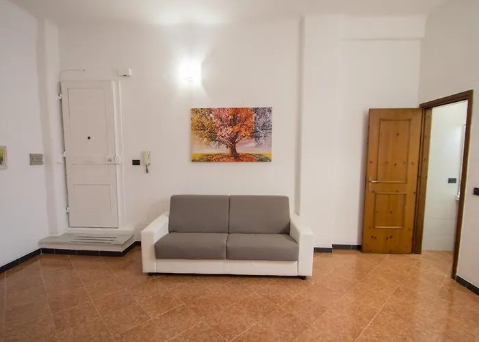 Apartamento Monolocale Nelle Mura Antiche A 80 Mt Dal Mare Varazze