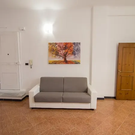 Apartment Monolocale Nelle Mura Antiche A 80 Mt Dal Mare Varazze